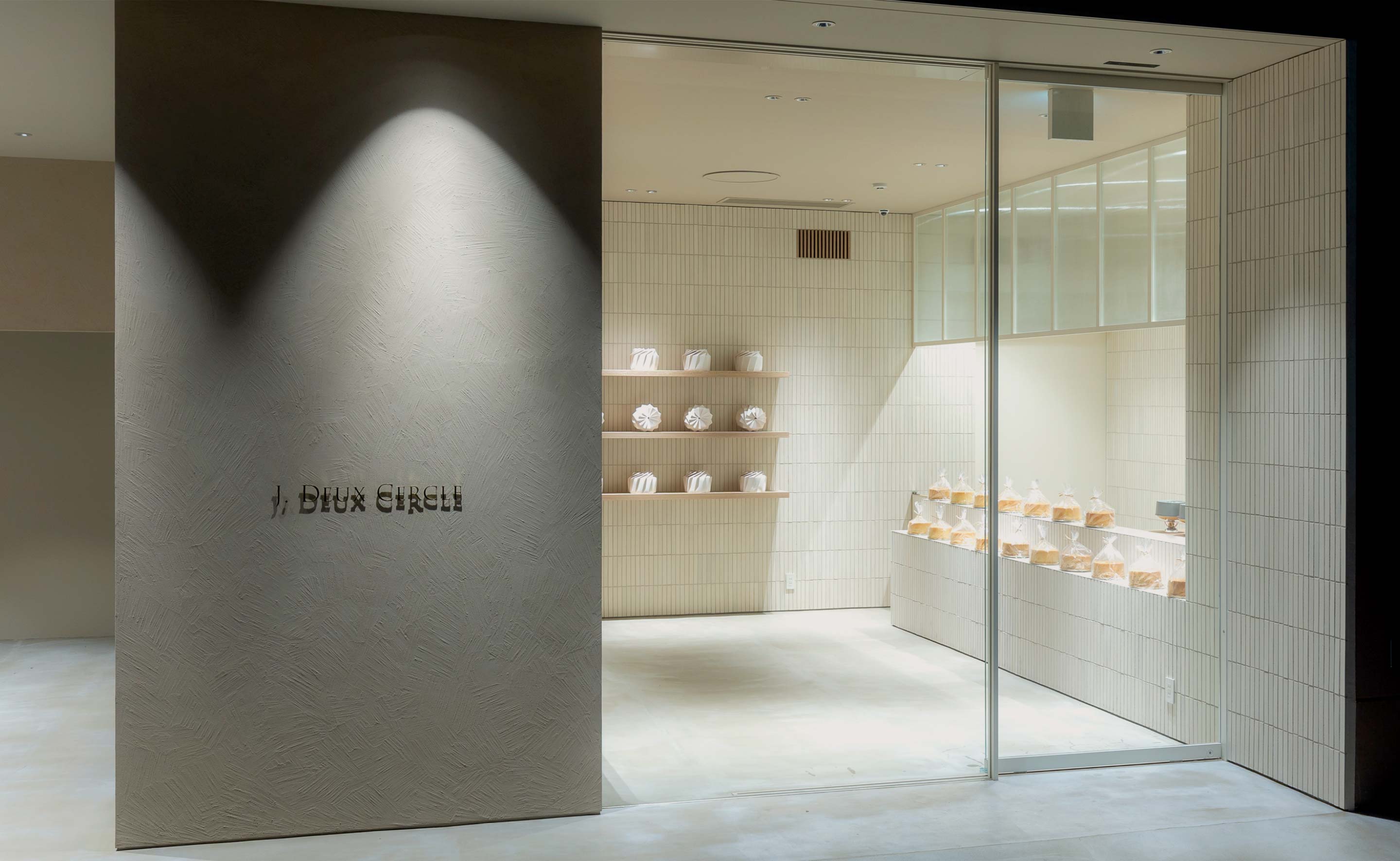 自社ブランド「J.DEUX CERCLE」外観